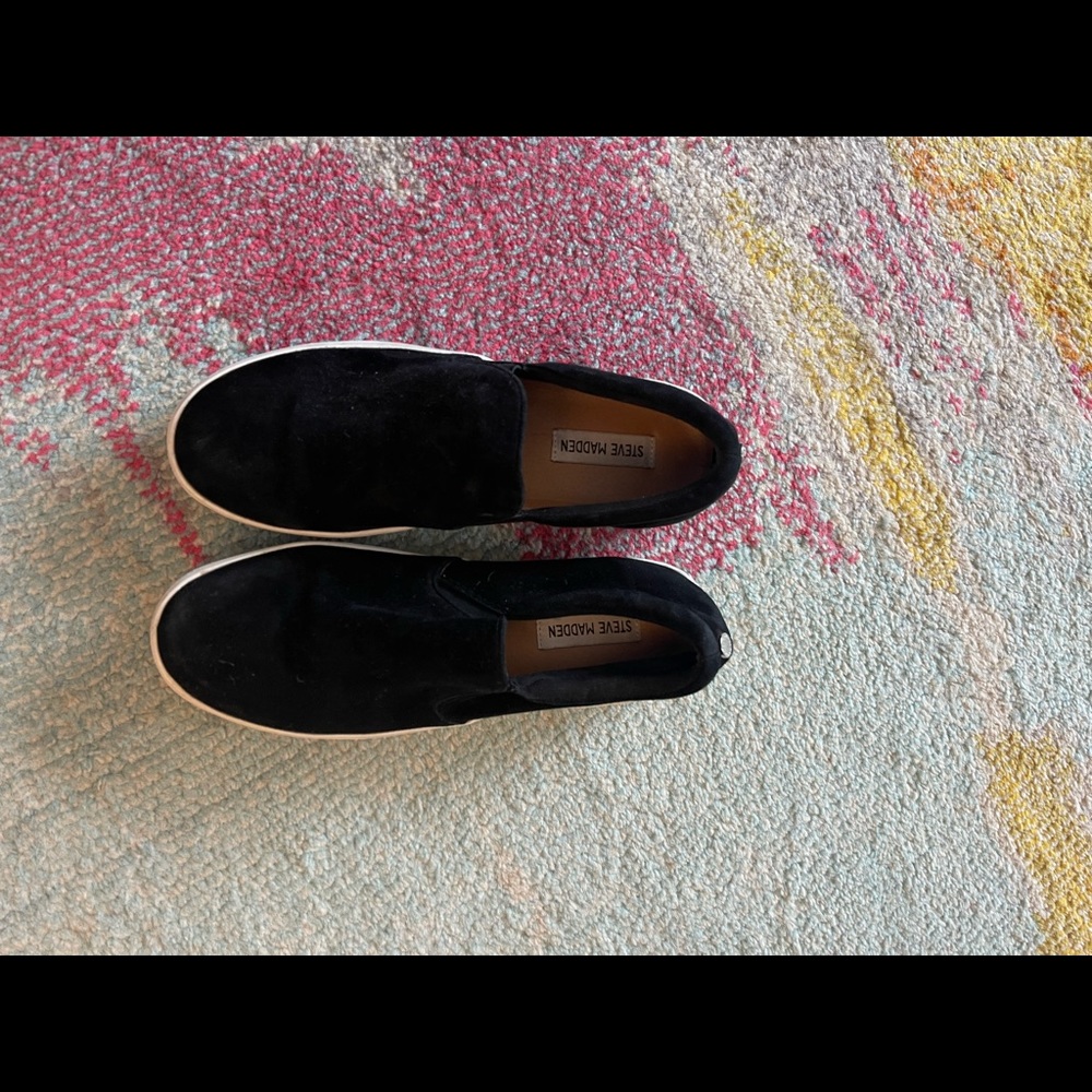 Steve Madden gill slip on sneaker size 9